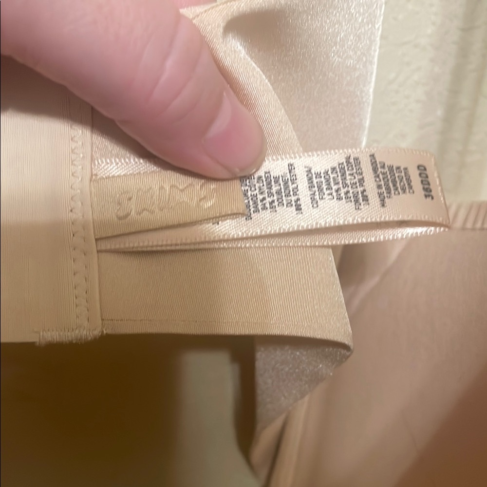SKIMS Nude Bra - Picture 2 of 6